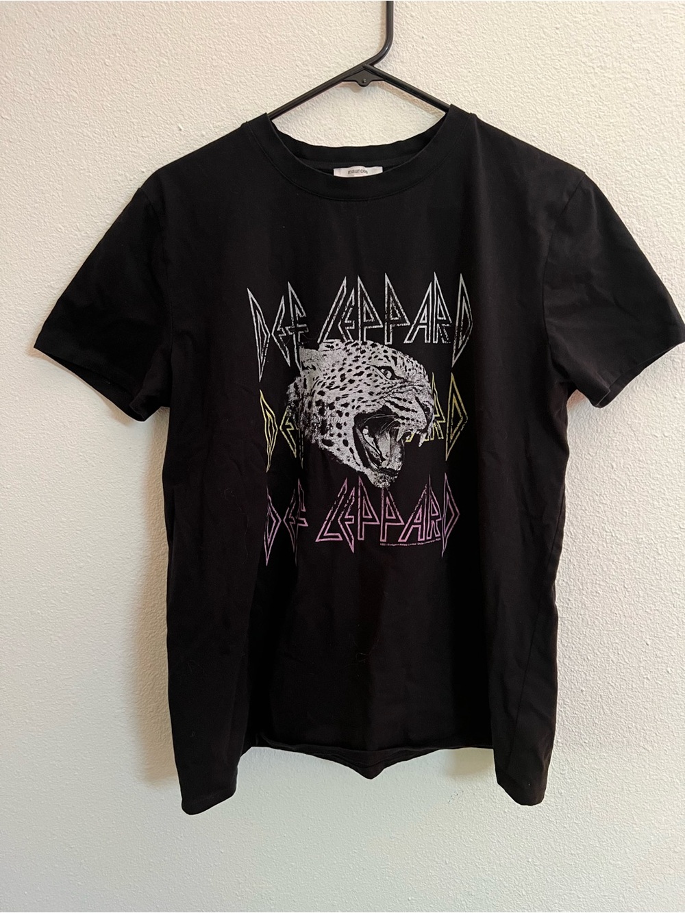 Distressed Def Leopard Tee